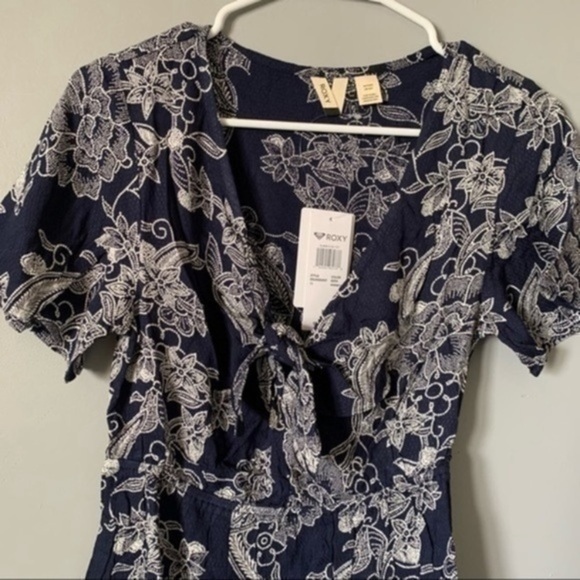 NWT. ROXY Mood Indigo Light Floral Tie-Front Dress - Picture 3 of 5